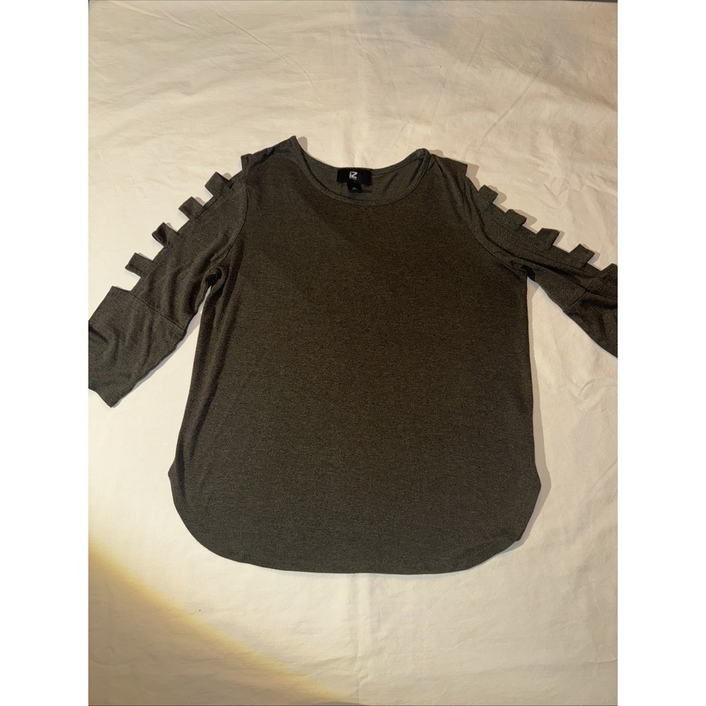 iZ Byer Women's Olive Green Slit 3/4 Sleeved Shirt Size Medium Stretch - Picture 2 of 7